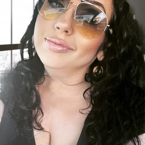 Meet your Posher, Christy - Picture 2 of 2